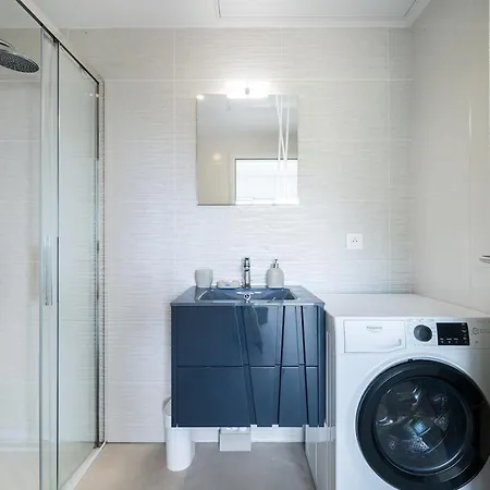 Quiet In New With Pool & Ac 아파트