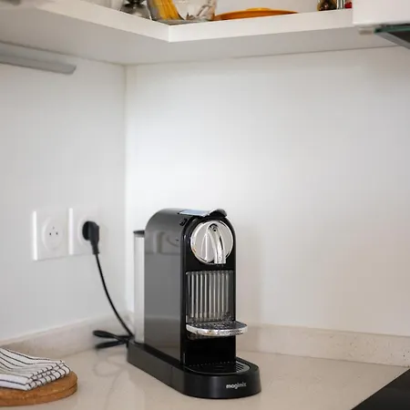아파트 Quiet In New With Pool & Ac